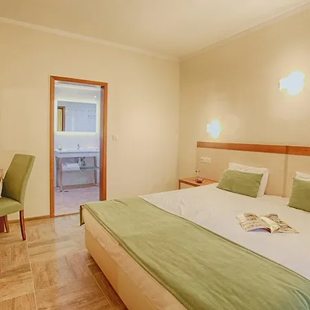 Ljuljak Hotel 3*