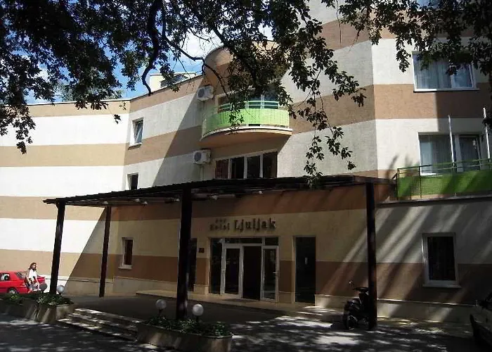 Ljuljak 酒店 3*